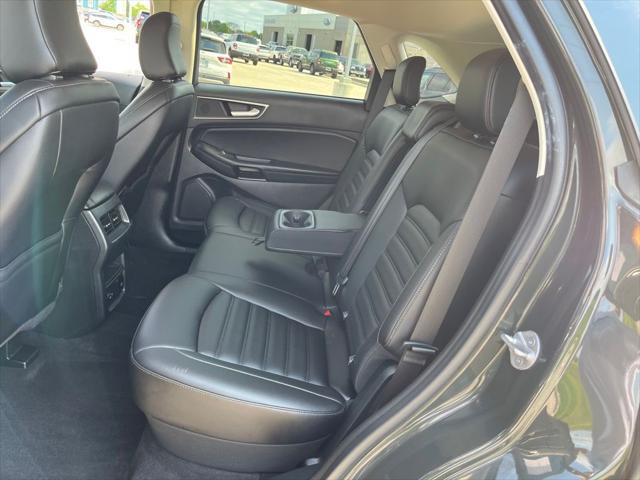 Photo of 2022 Forged Green Metallic Ford Edge