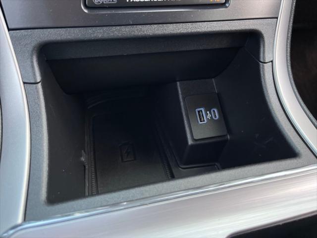 Photo of 2022 Forged Green Metallic Ford Edge
