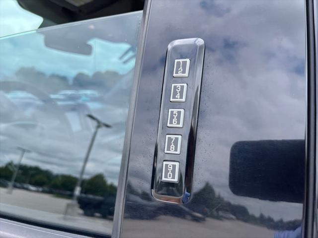 Photo of 2017 Oxford White Ford F-150