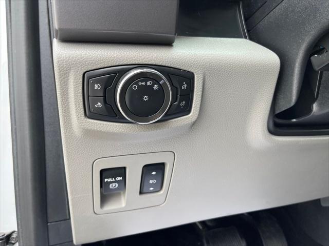 Photo of 2017 Oxford White Ford F-150
