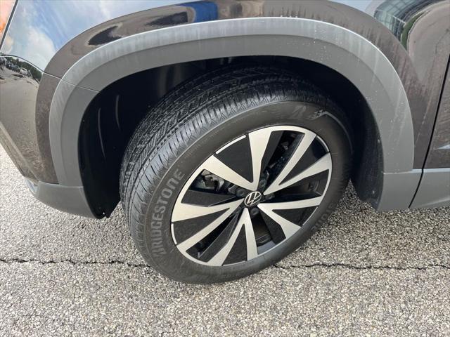 Photo of 2022 Deep Black Pearl Volkswagen Taos