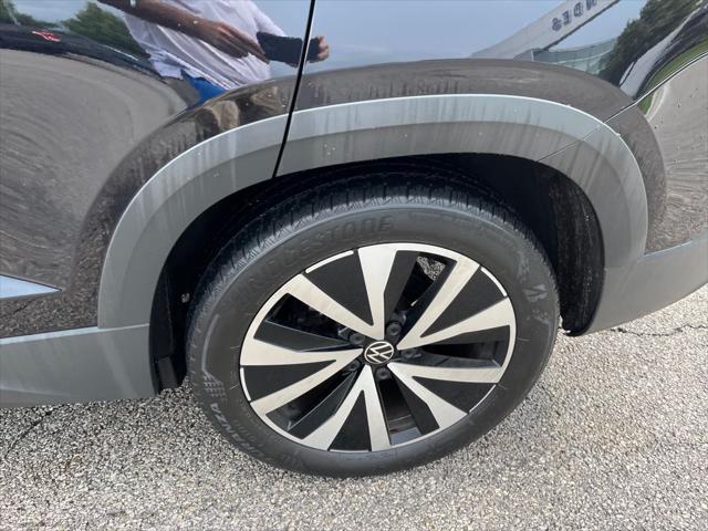 Photo of 2022 Deep Black Pearl Volkswagen Taos
