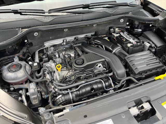 Photo of 2022 Deep Black Pearl Volkswagen Taos