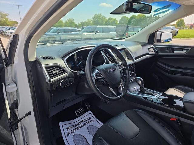 Photo of 2018 White Platinum Metallic Tri-Coat Ford Edge