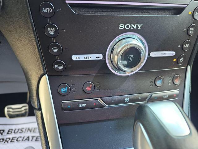 Photo of 2018 White Platinum Metallic Tri-Coat Ford Edge