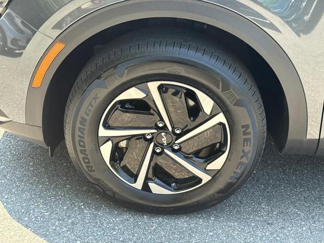 Photo of 2023 Gravity Gray Kia Sportage Hybrid