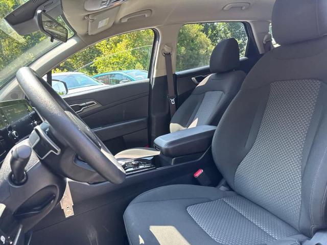 Photo of 2023 Gravity Gray Kia Sportage Hybrid