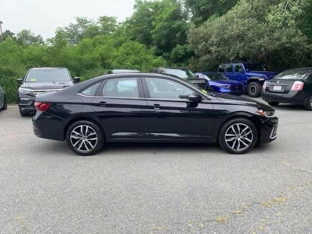Photo of 2025 Deep Black Pearl Effect Volkswagen Jetta