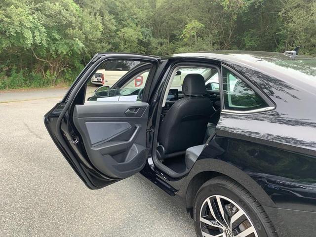 Photo of 2025 Deep Black Pearl Effect Volkswagen Jetta