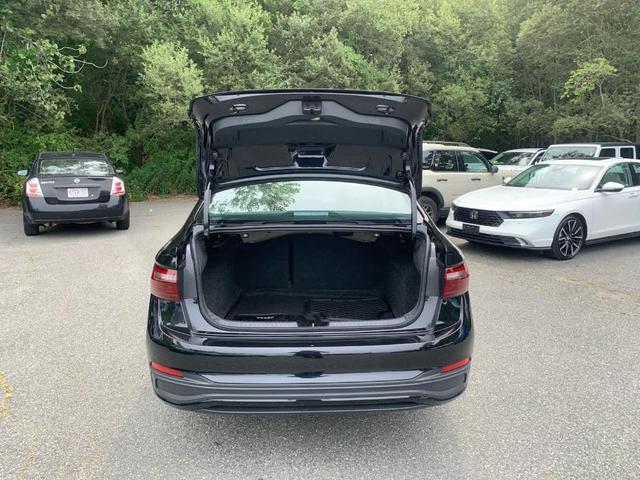Photo of 2025 Deep Black Pearl Effect Volkswagen Jetta