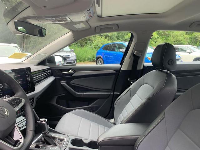 Photo of 2025 Deep Black Pearl Effect Volkswagen Jetta