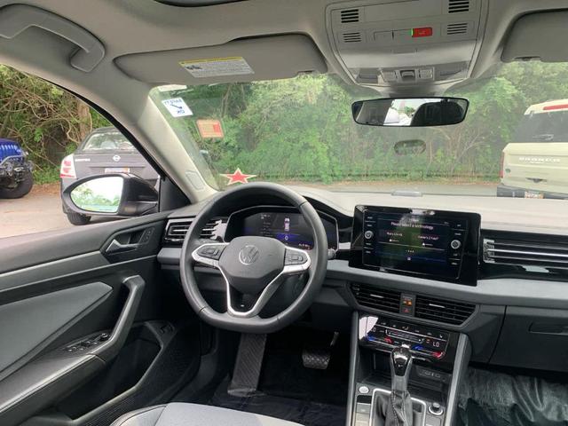 Photo of 2025 Deep Black Pearl Effect Volkswagen Jetta