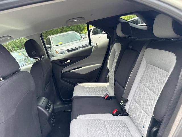 Photo of 2022 Silver Ice Metallic Chevrolet Equinox