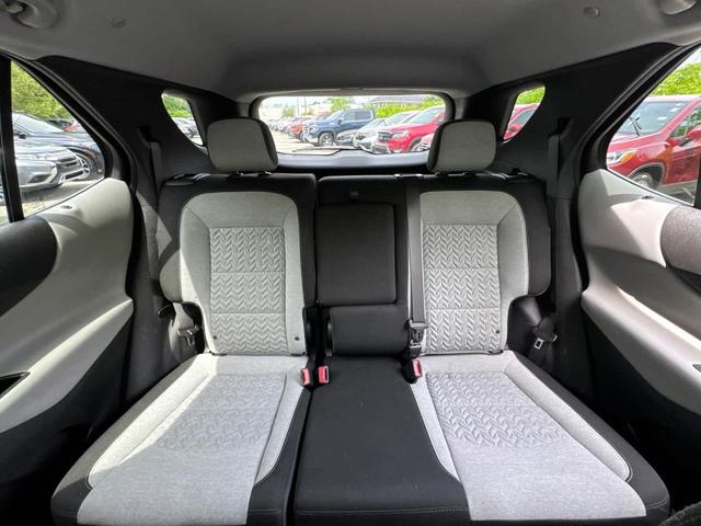 Photo of 2022 Silver Ice Metallic Chevrolet Equinox