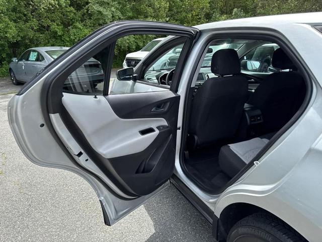 Photo of 2022 Silver Ice Metallic Chevrolet Equinox