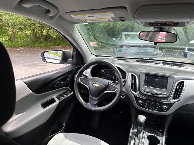 Photo of 2022 Silver Ice Metallic Chevrolet Equinox