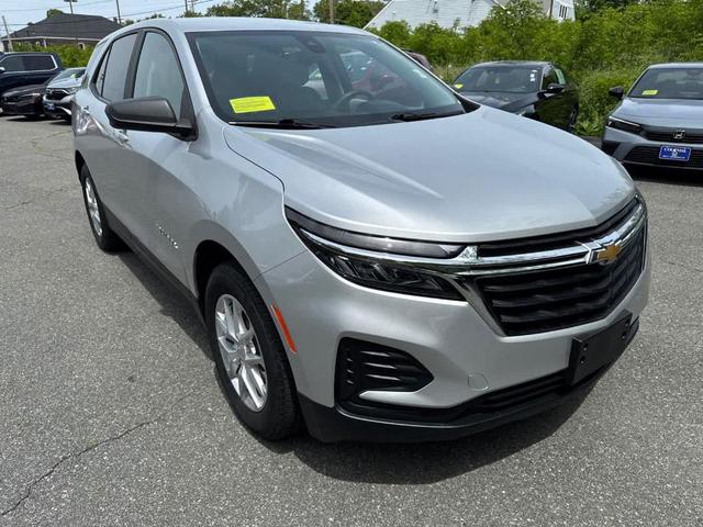 Photo of 2022 Silver Ice Metallic Chevrolet Equinox