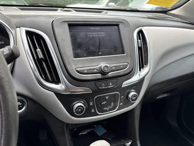 Photo of 2022 Silver Ice Metallic Chevrolet Equinox
