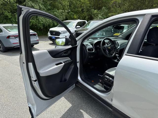 Photo of 2022 Silver Ice Metallic Chevrolet Equinox