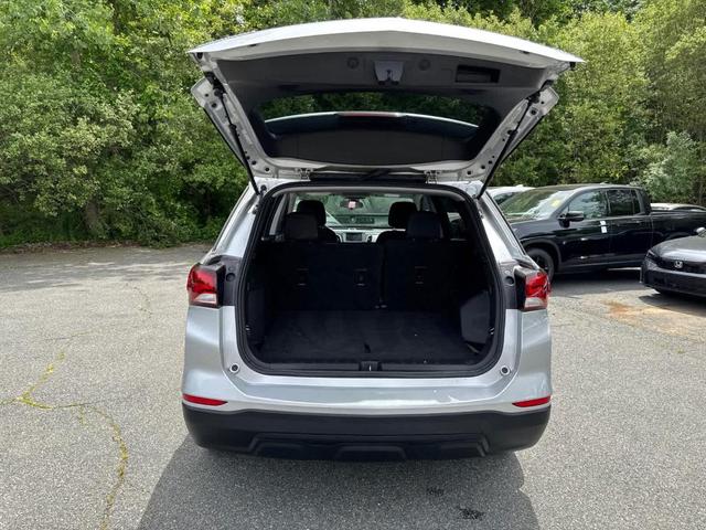 Photo of 2022 Silver Ice Metallic Chevrolet Equinox