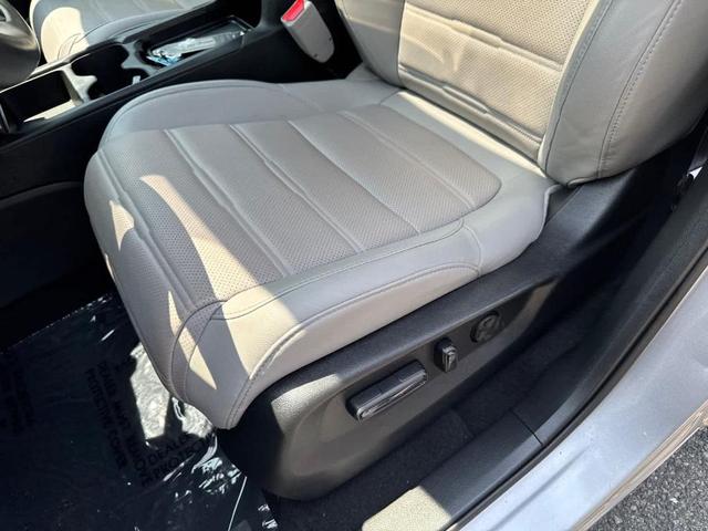 Photo of 2022 Lunar Silver Metallic Honda CR-V