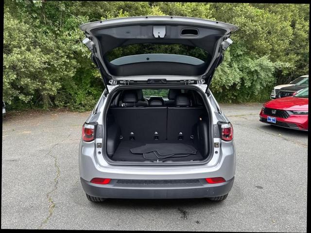Photo of 2023 Billet Silver Metallic Clearcoat Jeep Compass