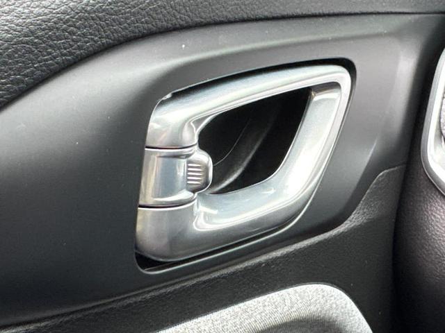 Photo of 2023 Billet Silver Metallic Clearcoat Jeep Compass