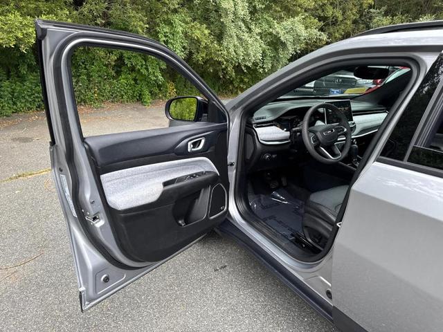 Photo of 2023 Billet Silver Metallic Clearcoat Jeep Compass