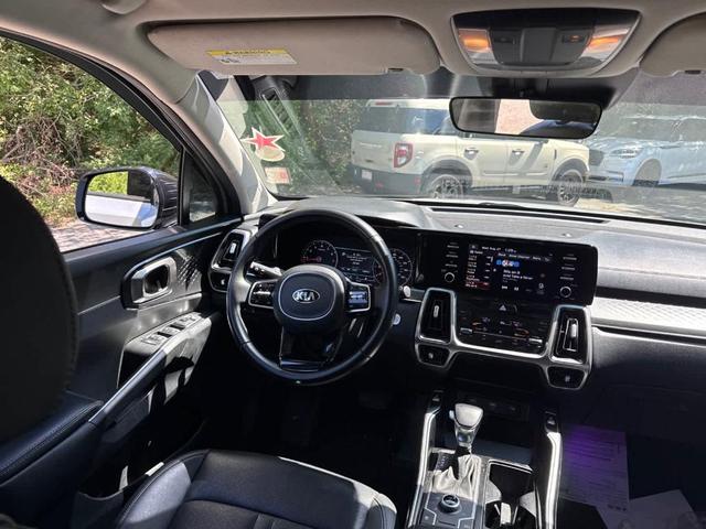 Photo of 2021 Sparkling Silver Kia Sorento