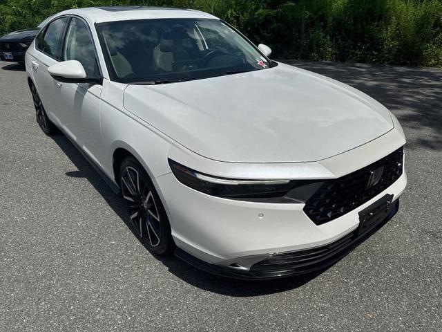 Photo of 2023 Platinum White Pearl Honda Accord Hybrid