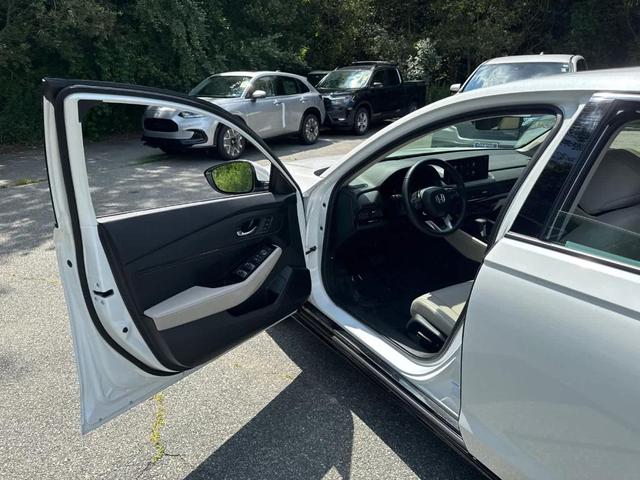 Photo of 2023 Platinum White Pearl Honda Accord Hybrid