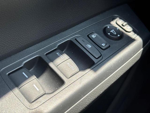 Photo of 2023 Still Night Pearl Honda CR-V Hybrid