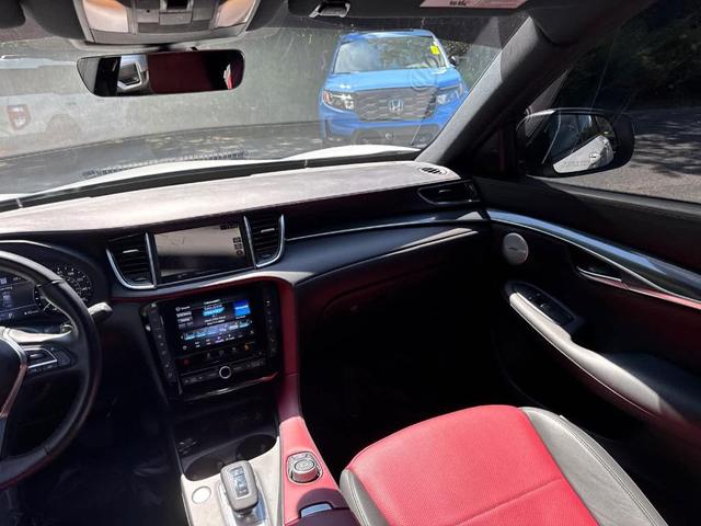 Photo of 2024 Radiant White INFINITI QX50
