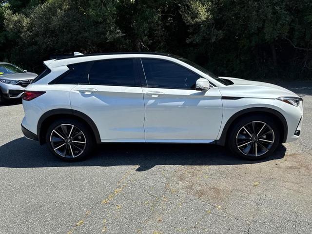 Photo of 2024 Radiant White INFINITI QX50