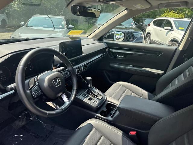 Photo of 2024 Crystal Black Pearl Honda CR-V