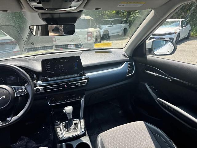 Photo of 2023 Snow White Pearl Kia Seltos
