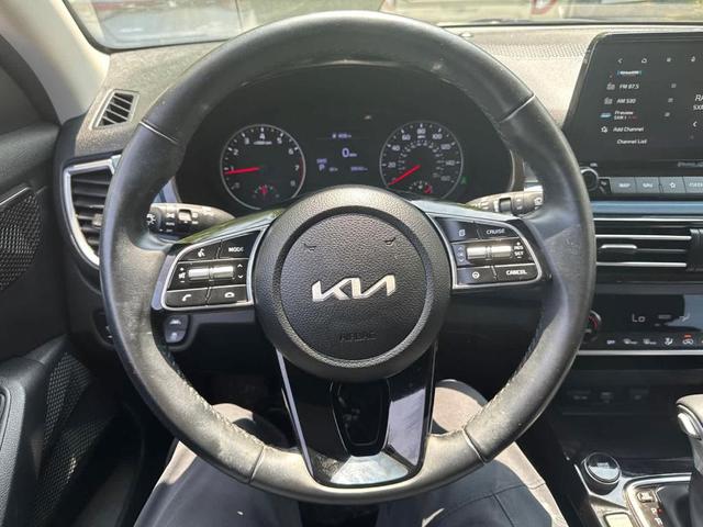 Photo of 2023 Snow White Pearl Kia Seltos