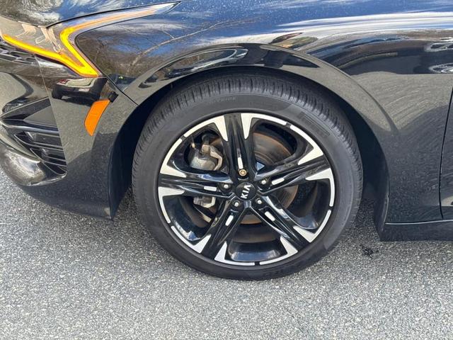 Photo of 2021 Ebony Black Kia K5