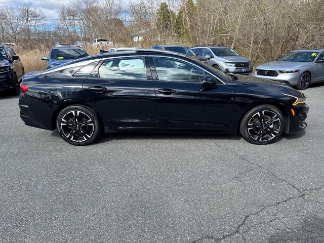 Photo of 2021 Ebony Black Kia K5