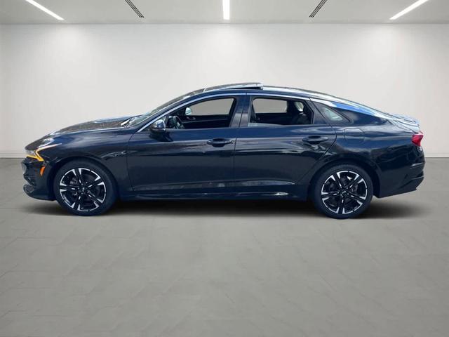 Photo of 2021 Ebony Black Kia K5