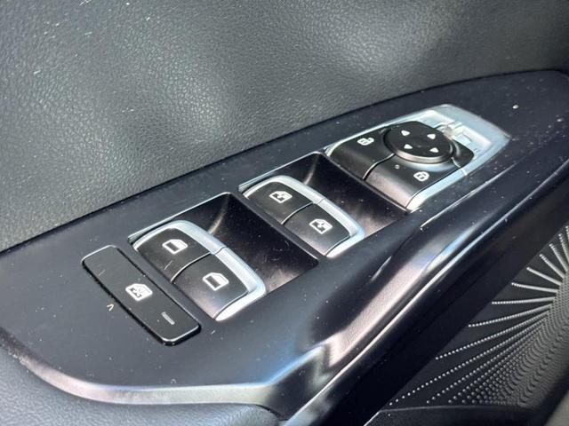 Photo of 2021 Ebony Black Kia K5