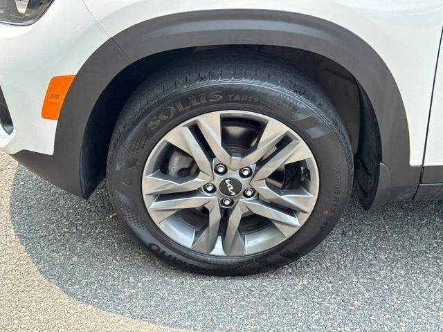 Photo of 2023 Snow White Pearl Kia Seltos