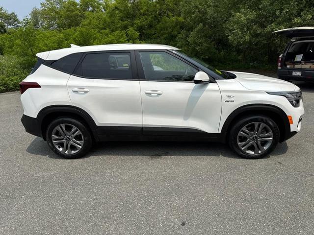 Photo of 2023 Snow White Pearl Kia Seltos
