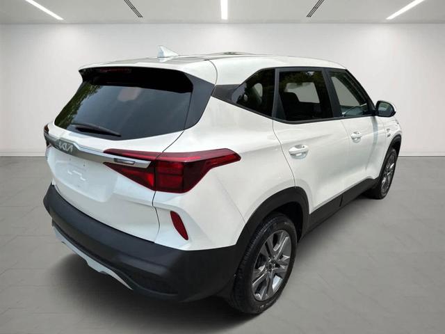 Photo of 2023 Snow White Pearl Kia Seltos