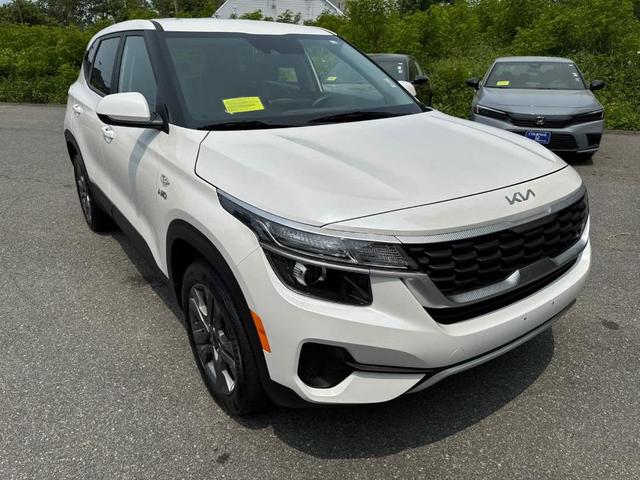 Photo of 2023 Snow White Pearl Kia Seltos