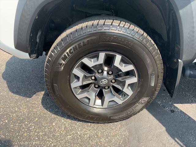 Photo of 2021 Super White Toyota Tacoma