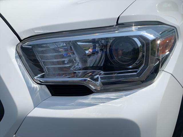 Photo of 2021 Super White Toyota Tacoma