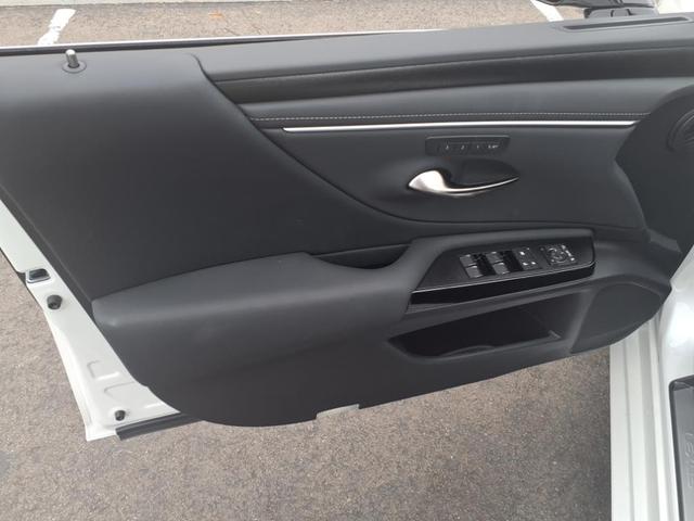 Photo of 2025 Eminent White Pearl Lexus ES 300h