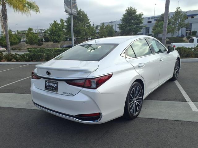 Photo of 2025 Eminent White Pearl 085 Lexus ES 300h