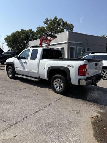 Photo of 2011 White Chevrolet Silverado 1500